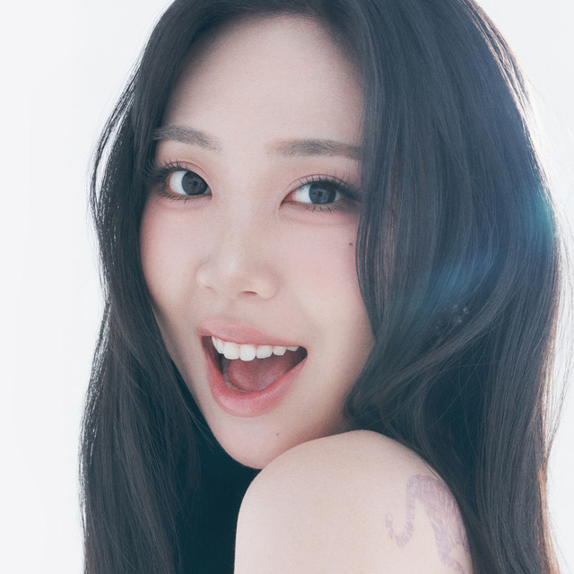 李泳知 (LEE YOUNGJI)